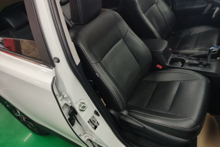 Used Toyota RAV4 2019 2.0L CVT Two-Wheel Drive Comfort Edition China VI Standard Right Front Seat