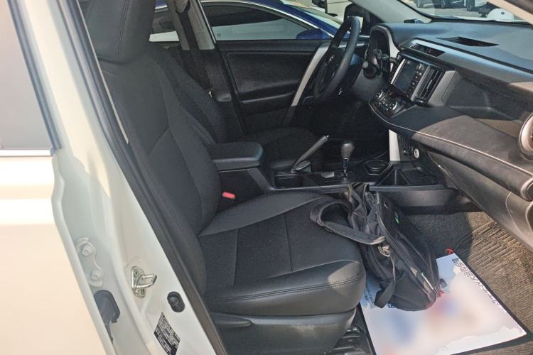 Used Toyota RAV4 2019 2.0L CVT Two-Wheel Drive Fashion X Limited Edition China VI Standard Right Front Seat
