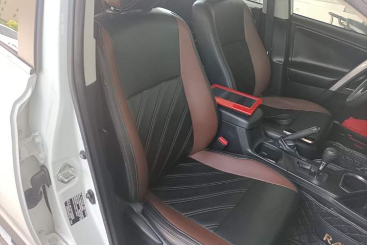 Used Toyota RAV4 2019 2.0L CVT Two-Wheel Drive Fashion X Limited Edition China VI Standard Right Front Seat