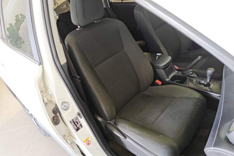Used Toyota RAV4 2019 2.0L CVT Two-Wheel Drive Pioneer Edition China V Standard Right Front Seat