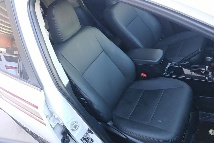 Used Toyota RAV4 2019 2.0L CVT Two-Wheel Drive Comfort Edition China VI Standard Right Front Seat
