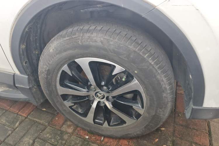 Used Toyota RAV4 2019 2.0L CVT Two-Wheel Drive Luxury Version China VI Standard Right Front Wheel Hub