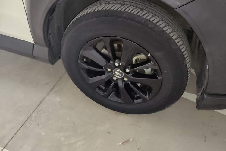 Used Toyota RAV4 2019 2.0L CVT Two-Wheel Drive Fashion X Limited Edition China V Standard Right Front Wheel Hub