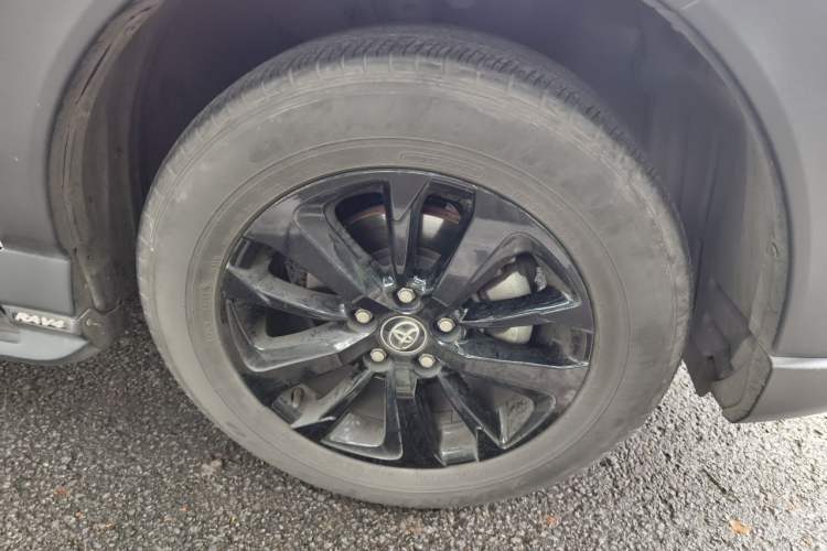 Used Toyota RAV4 2019 2.0L CVT Two-Wheel Drive Fashion X Limited Edition China V Standard Right Front Wheel Hub