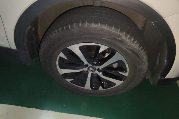 Used Toyota RAV4 2019 2.0L CVT Two-Wheel Drive Luxury Version China VI Standard Right Front Wheel Hub