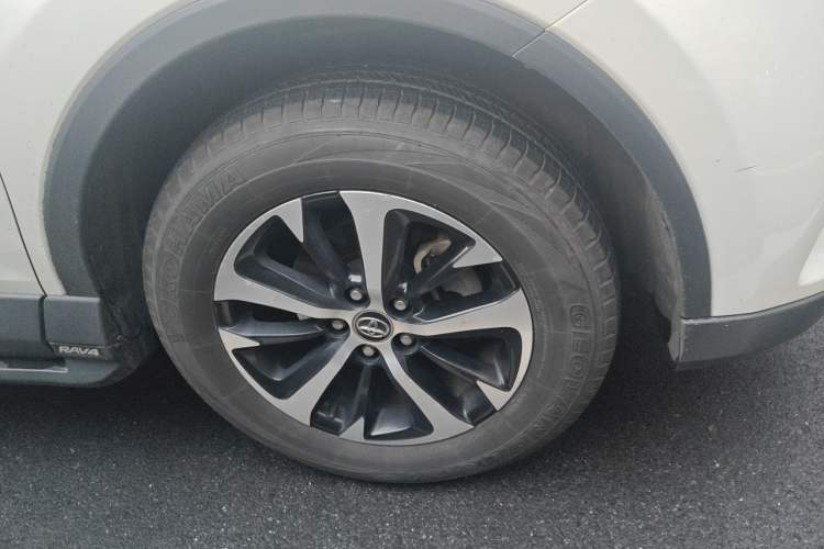Used Toyota RAV4 2019 2.0L CVT Two-Wheel Drive Pioneer Edition China V Standard Right Front Wheel Hub