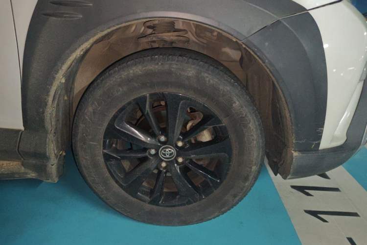 Used Toyota RAV4 2019 2.0L CVT Two-Wheel Drive Fashion X Limited Edition China V Standard Right Front Wheel Hub