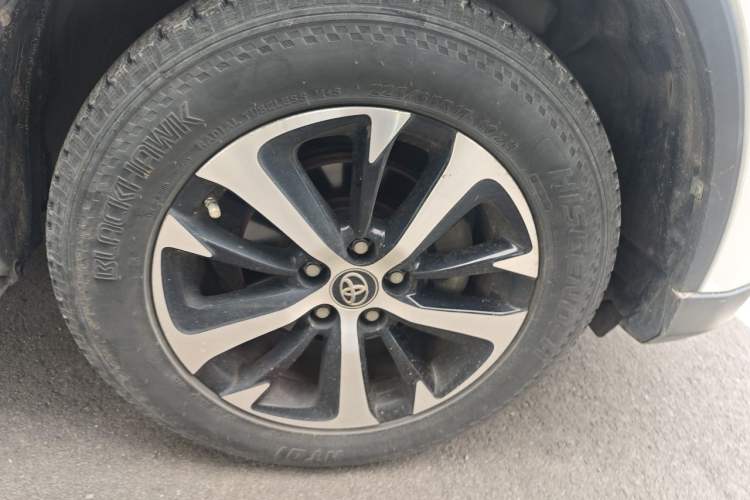 Used Toyota RAV4 2019 2.0L CVT Two-Wheel Drive ZhiShang Version China VI Standard Right Front Wheel Hub