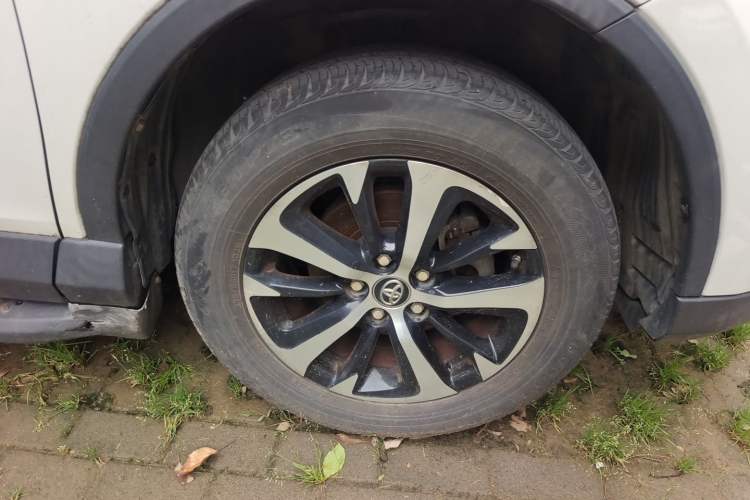 Used Toyota RAV4 2019 2.0L CVT Two-Wheel Drive Pioneer Edition China VI Standard Right Front Wheel Hub