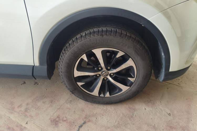 Used Toyota RAV4 2019 2.0L CVT Two-Wheel Drive Pioneer Edition China V Standard Right Front Wheel Hub