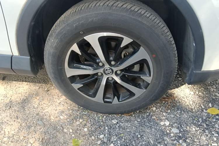 Used Toyota RAV4 2019 2.0L CVT Two-Wheel Drive Pioneer Edition China VI Standard Right Front Wheel Hub
