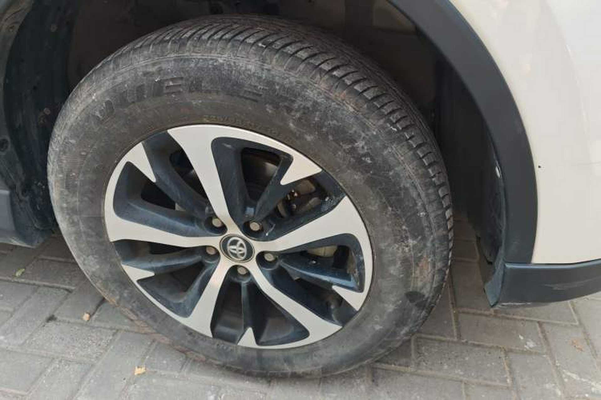 Used Toyota RAV4 2019 2.0L CVT Two-Wheel Drive Luxury Version China VI Standard Right Front Wheel Hub