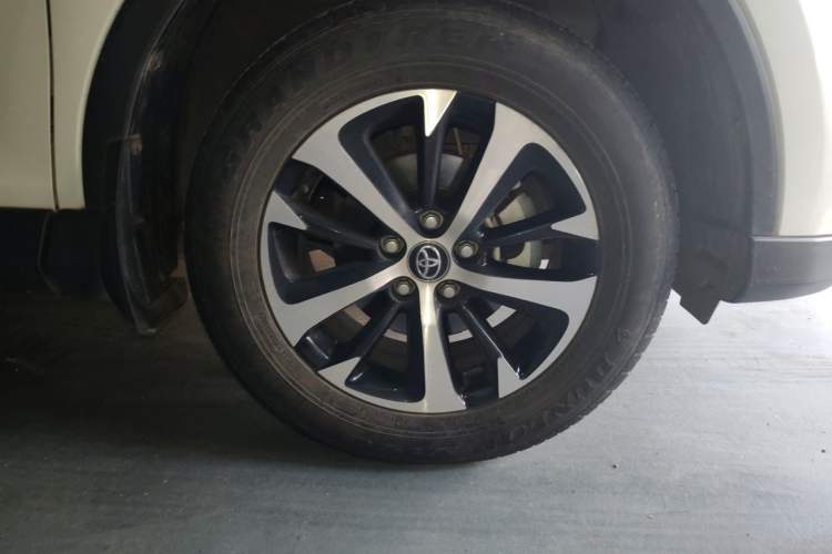 Used Toyota RAV4 2019 2.0L CVT Two-Wheel Drive Pioneer Edition China VI Standard Right Front Wheel Hub