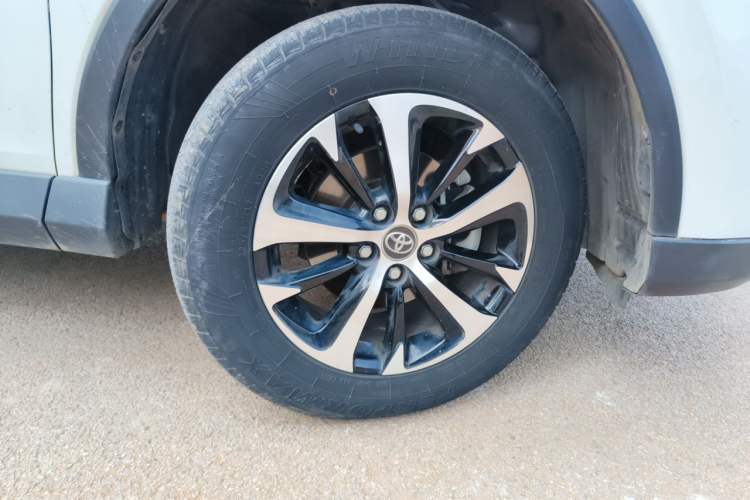 Used Toyota RAV4 2019 2.0L CVT Two-Wheel Drive Urban Edition China VI Standard Right Front Wheel Hub