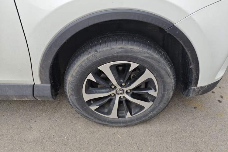 Used Toyota RAV4 2019 2.0L CVT Two-Wheel Drive Pioneer Edition China V Standard Right Front Wheel Hub