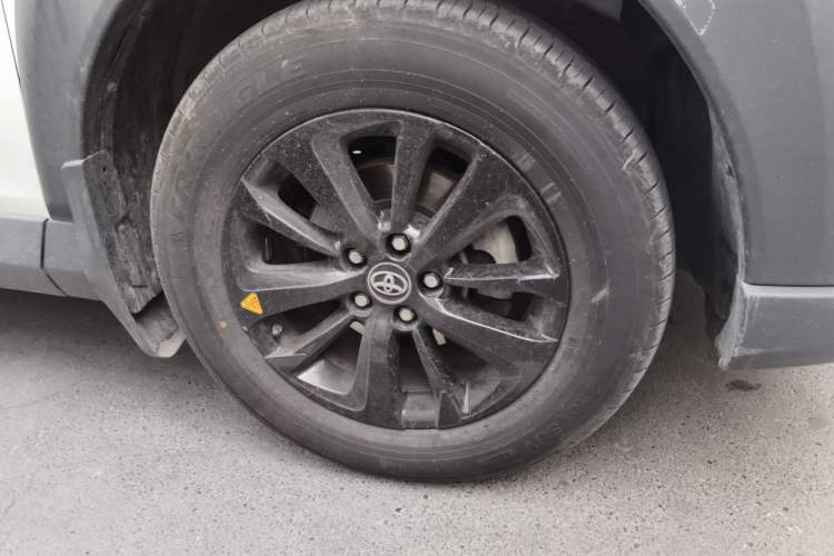 Used Toyota RAV4 2019 2.0L CVT Two-Wheel Drive Fashion X Limited Edition China VI Standard Right Front Wheel Hub