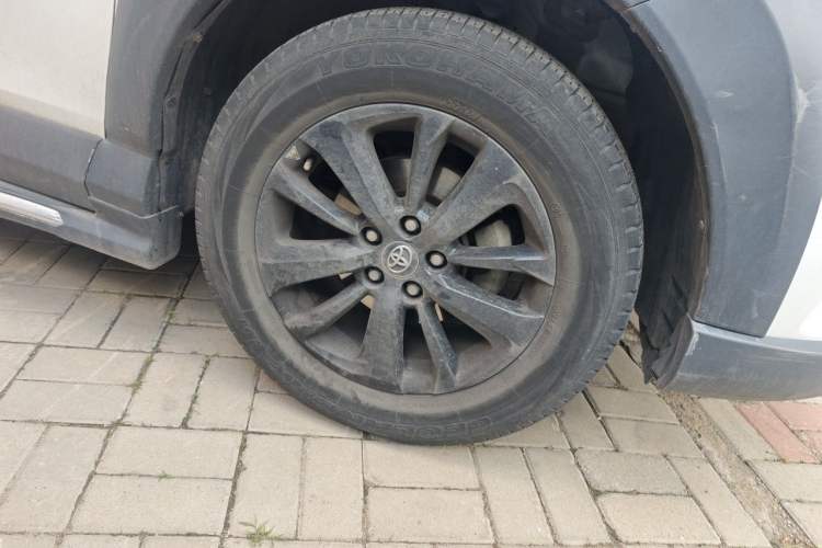 Used Toyota RAV4 2019 2.0L CVT Two-Wheel Drive Fashion X Limited Edition China V Standard Right Front Wheel Hub