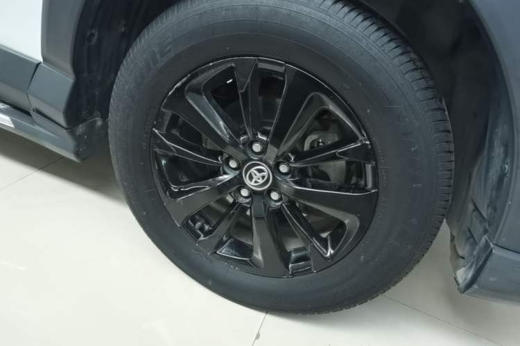 Used Toyota RAV4 2019 2.0L CVT Two-Wheel Drive Fashion X Limited Edition China VI Standard Right Front Wheel Hub