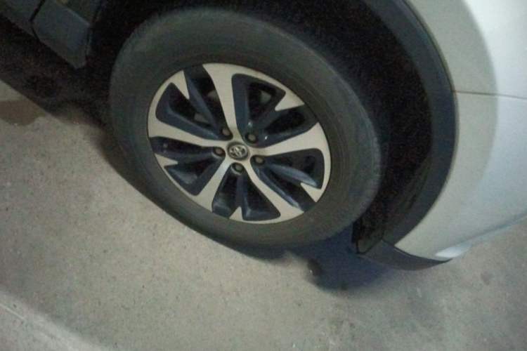 Used Toyota RAV4 2019 2.0L CVT Two-Wheel Drive Luxury Version China VI Standard Right Front Wheel Hub