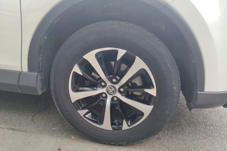Used Toyota RAV4 2019 2.0L CVT Two-Wheel Drive Pioneer Edition China V Standard Right Front Wheel Hub