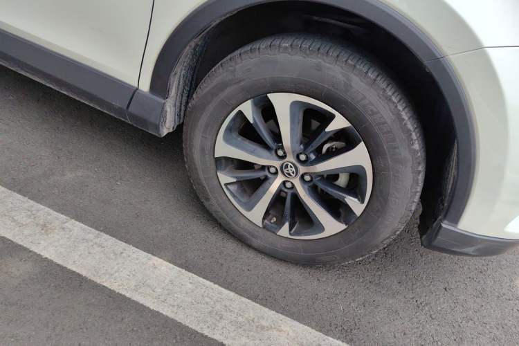 Used Toyota RAV4 2019 2.0L CVT Two-Wheel Drive Pioneer Edition China V Standard Right Front Wheel Hub