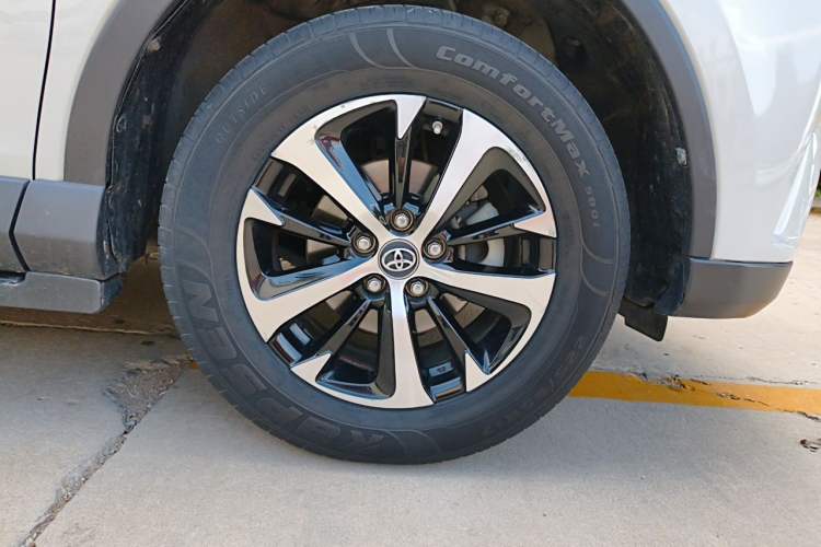 Used Toyota RAV4 2019 2.0L CVT Two-Wheel Drive Comfort Edition China VI Standard Right Front Wheel Hub