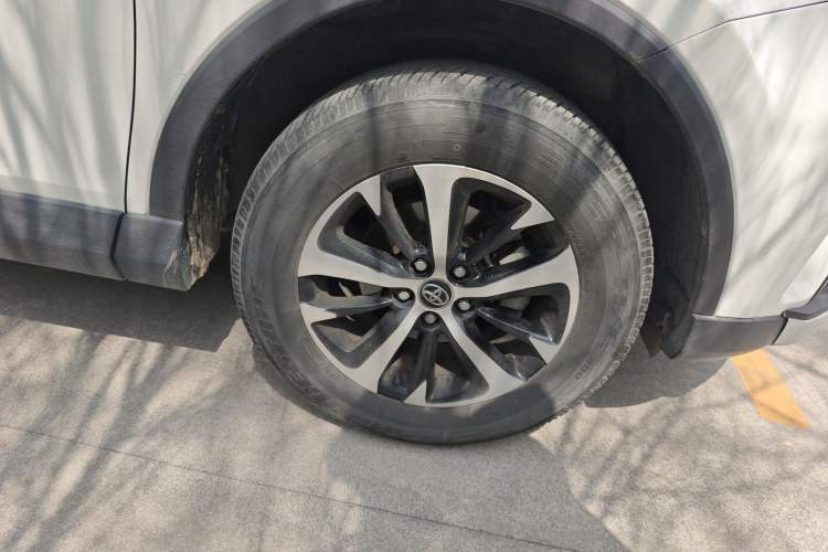 Used Toyota RAV4 2019 2.0L CVT Two-Wheel Drive Pioneer Edition China V Standard Right Front Wheel Hub