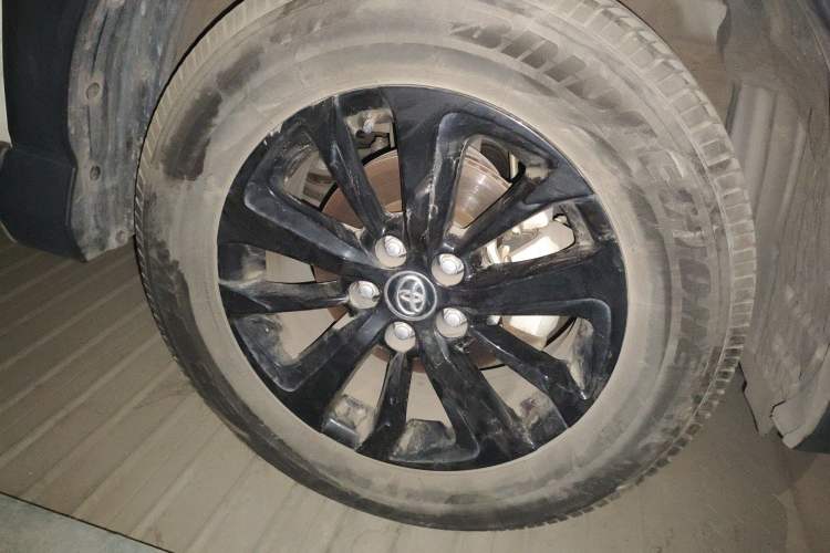 Used Toyota RAV4 2019 2.0L CVT Two-Wheel Drive Fashion X Limited Edition China V Standard Right Front Wheel Hub