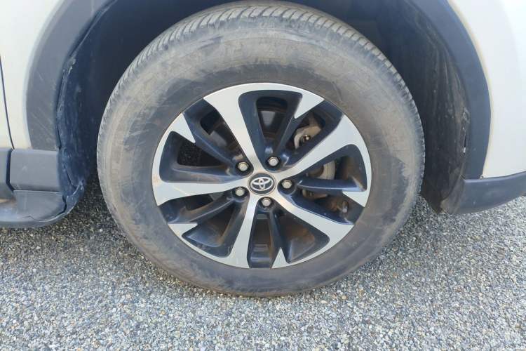 Used Toyota RAV4 2019 2.0L CVT Two-Wheel Drive Comfort Edition China VI Standard Right Front Wheel Hub