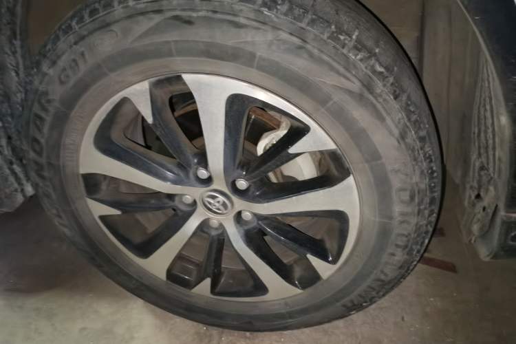 Used Toyota RAV4 2019 2.0L CVT Two-Wheel Drive Luxury Version China VI Standard Right Front Wheel Hub