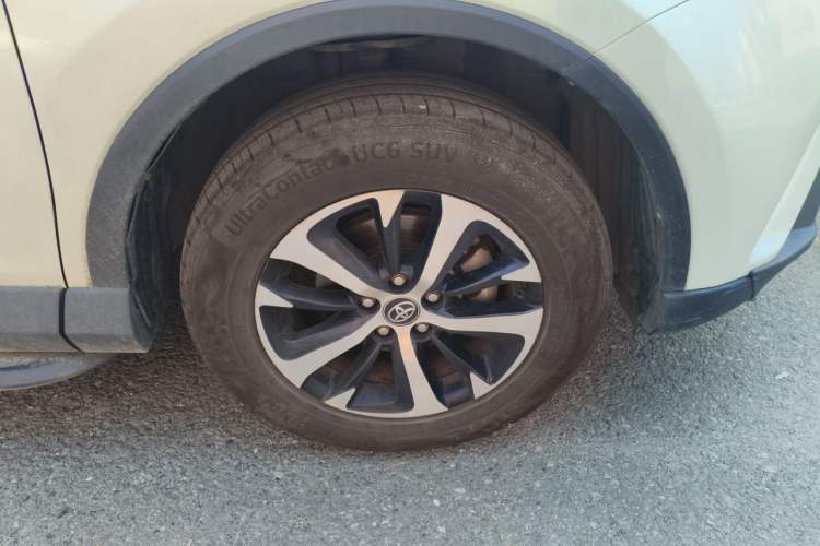 Used Toyota RAV4 2019 2.0L CVT Two-Wheel Drive ZhiShang Version China VI Standard Right Front Wheel Hub