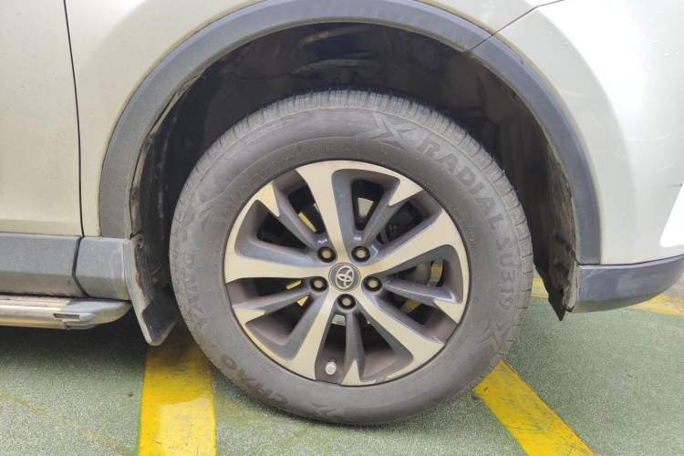 Used Toyota RAV4 2019 2.0L CVT Two-Wheel Drive Pioneer Edition China V Standard Right Front Wheel Hub