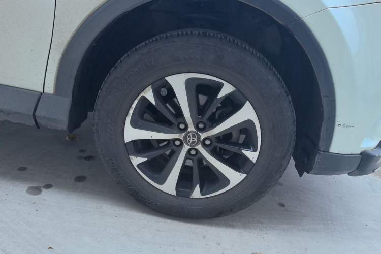 Used Toyota RAV4 2019 2.0L CVT Two-Wheel Drive Pioneer Edition China VI Standard Right Front Wheel Hub