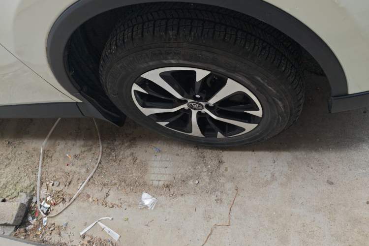Used Toyota RAV4 2019 2.0L CVT Two-Wheel Drive Luxury Version China VI Standard Right Front Wheel Hub