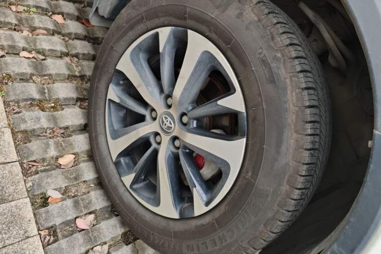 Used Toyota RAV4 2019 2.0L CVT Two-Wheel Drive Urban Edition China VI Standard Right Front Wheel Hub