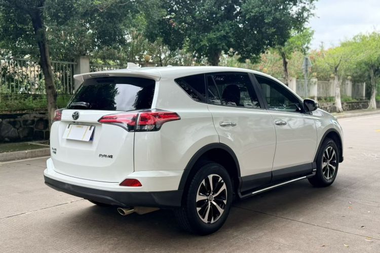 Used Toyota RAV4 2019 2.0L CVT Two-Wheel Drive Pioneer Edition China V Standard Right Rear Taillight