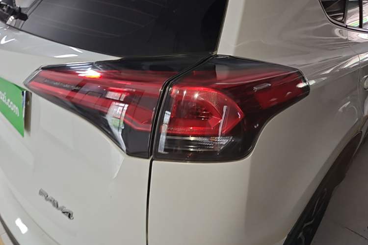 Used Toyota RAV4 2019 2.0L CVT Two-Wheel Drive Pioneer Edition China V Standard Right Rear Taillight