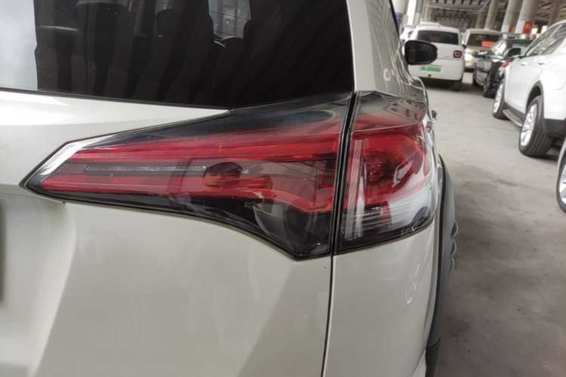 Used Toyota RAV4 2019 2.0L CVT Two-Wheel Drive Fashion X Limited Edition China VI Standard Right Rear Taillight