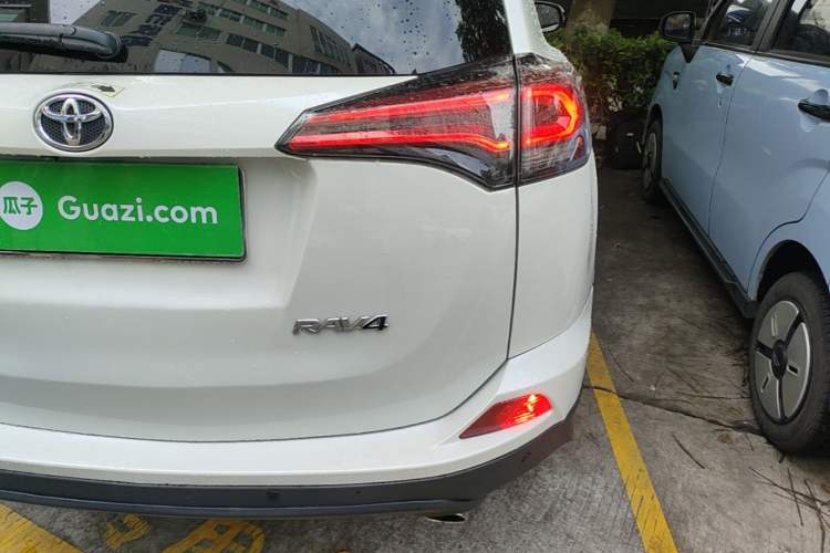 Used Toyota RAV4 2019 2.0L CVT Two-Wheel Drive Pioneer Edition China V Standard Right Rear Taillight
