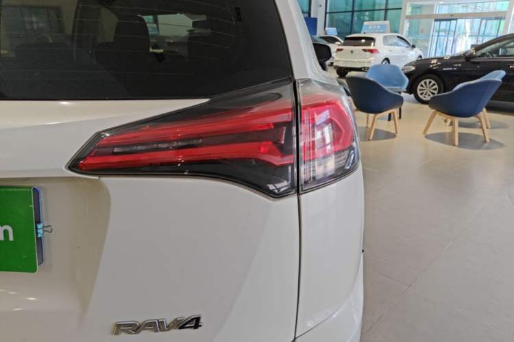 Used Toyota RAV4 2019 2.0L CVT Two-Wheel Drive Pioneer Edition China V Standard Right Rear Taillight