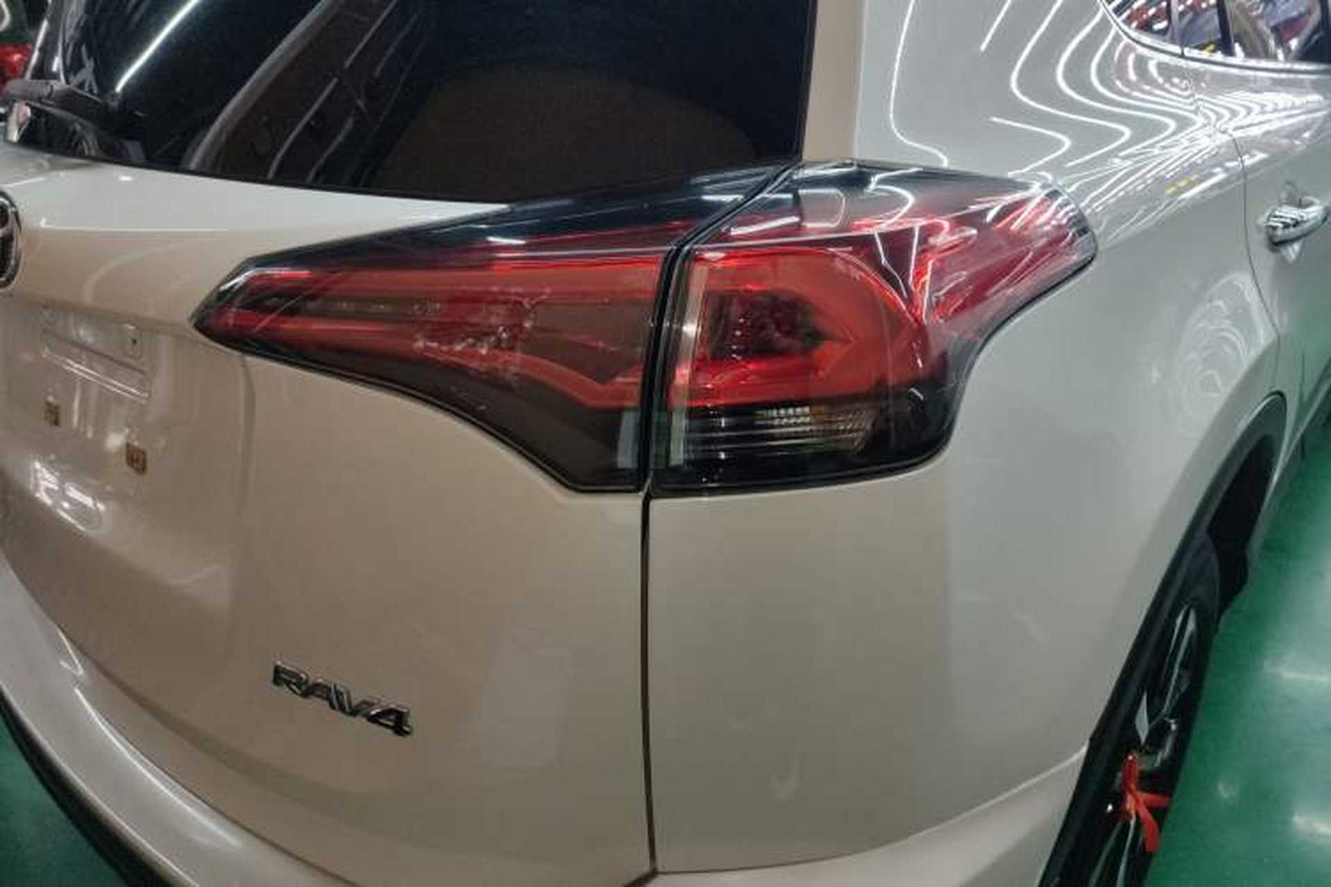 Used Toyota RAV4 2019 2.0L CVT Two-Wheel Drive Comfort Edition China VI Standard Right Rear Taillight
