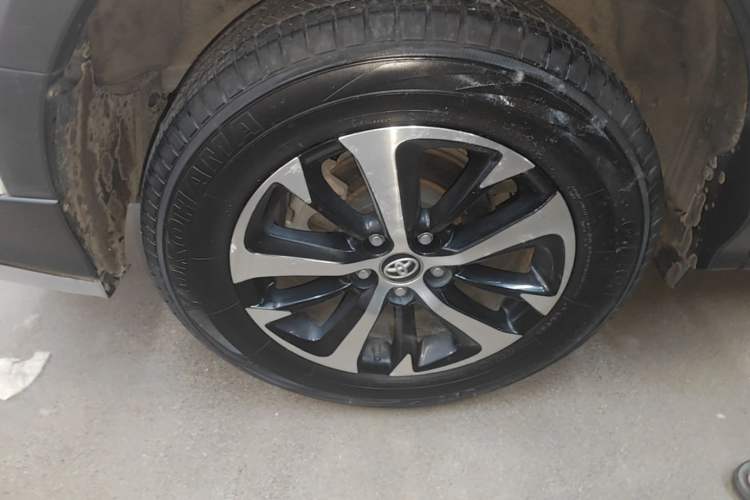 Used Toyota RAV4 2019 2.0L CVT Two-Wheel Drive Luxury Version China VI Standard Right Rear Wheel Hub