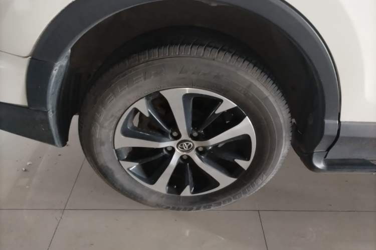 Used Toyota RAV4 2019 2.0L CVT Two-Wheel Drive Pioneer Edition China V Standard Right Rear Wheel Hub