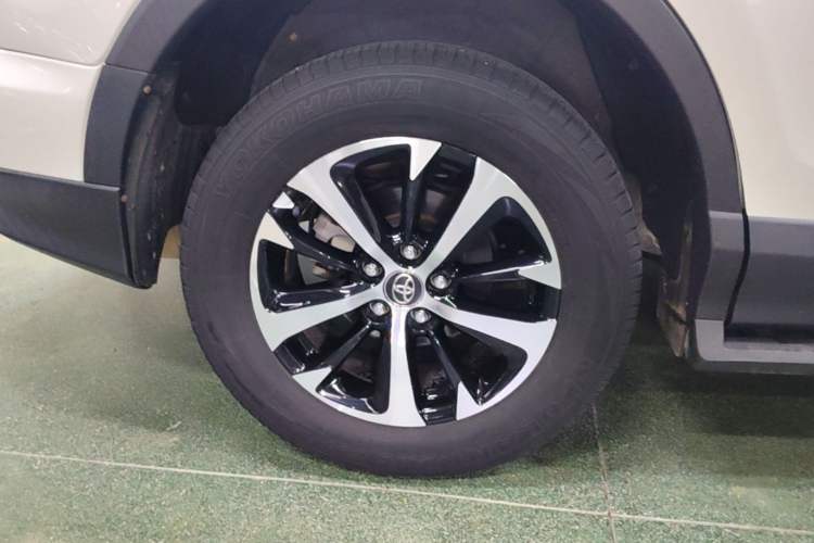 Used Toyota RAV4 2019 2.0L CVT Two-Wheel Drive Pioneer Edition China V Standard Right Rear Wheel Hub