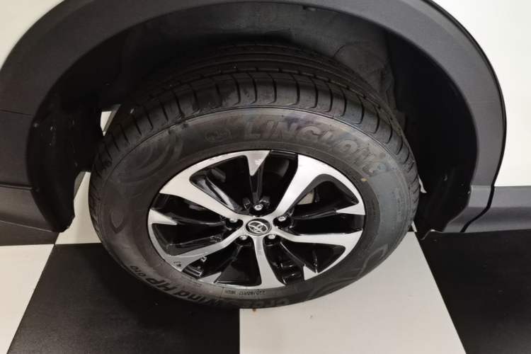 Used Toyota RAV4 2019 2.0L CVT Two-Wheel Drive Luxury Version China VI Standard Right Rear Wheel Hub