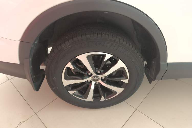 Used Toyota RAV4 2019 2.0L CVT Two-Wheel Drive Luxury Version China VI Standard Right Rear Wheel Hub
