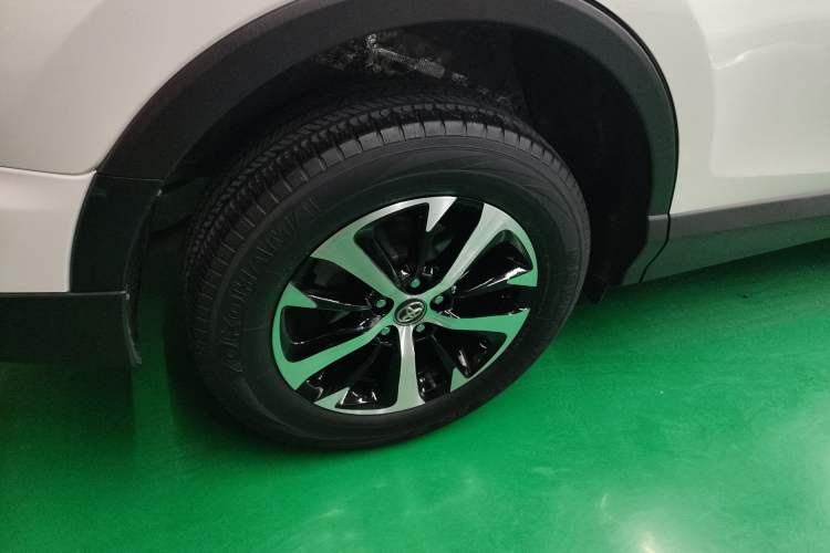 Used Toyota RAV4 2019 2.0L CVT Two-Wheel Drive Comfort Edition China VI Standard Right Rear Wheel Hub