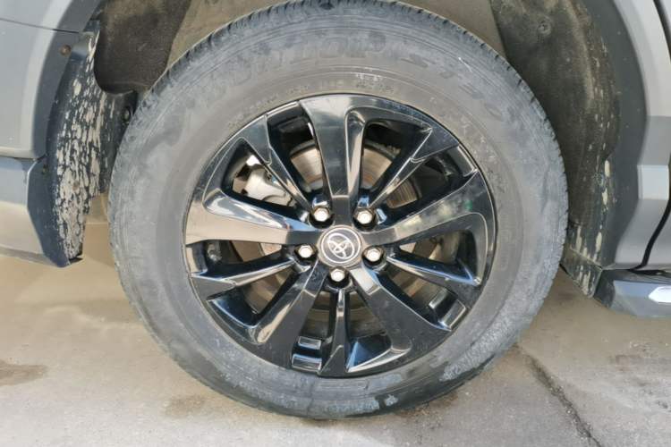 Used Toyota RAV4 2019 2.0L CVT Two-Wheel Drive Fashion X Limited Edition China V Standard Right Rear Wheel Hub
