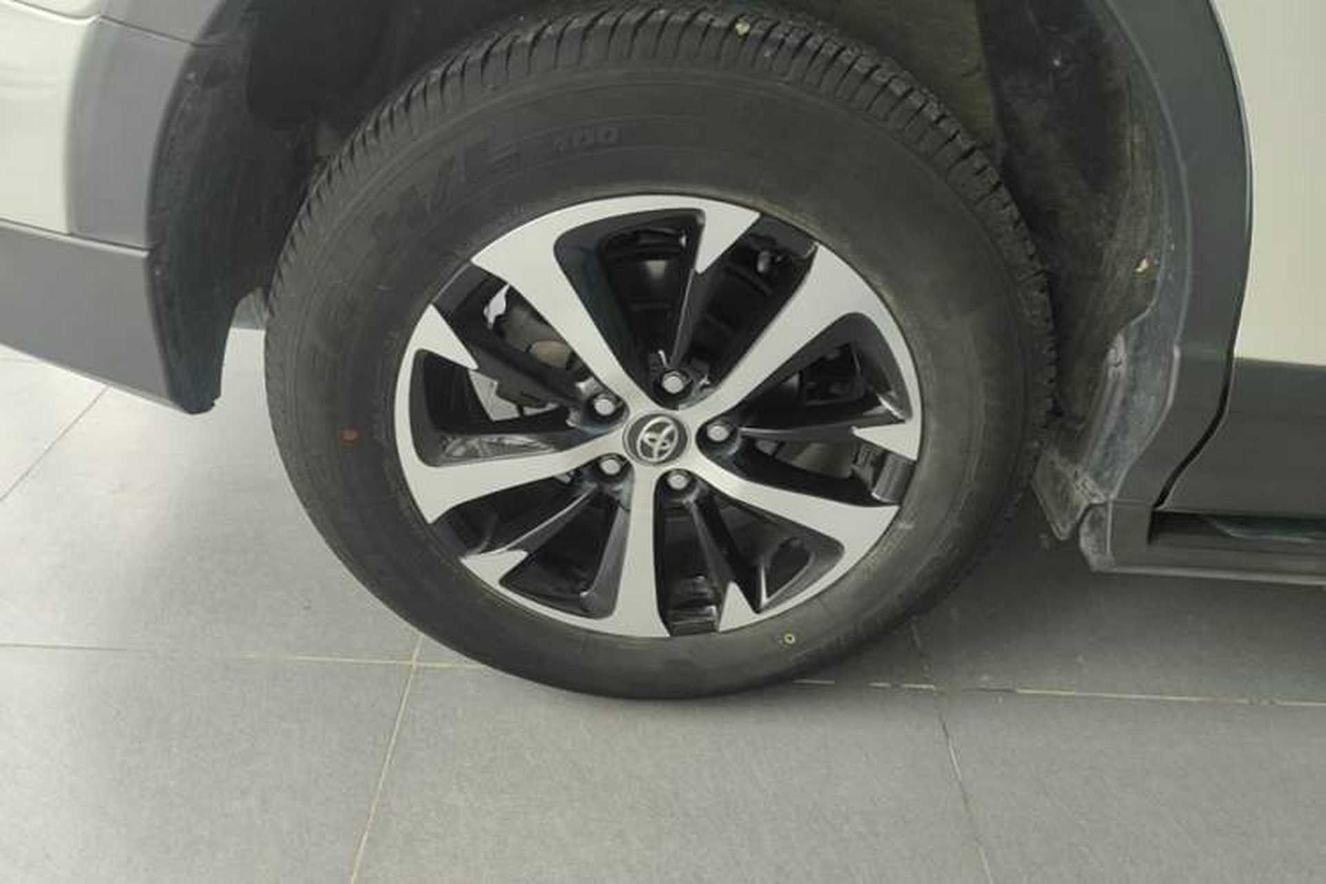 Used Toyota RAV4 2019 2.0L CVT Two-Wheel Drive Luxury Version China VI Standard Right Rear Wheel Hub