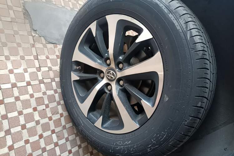 Used Toyota RAV4 2019 2.0L CVT Two-Wheel Drive Luxury Version China VI Standard Right Rear Wheel Hub